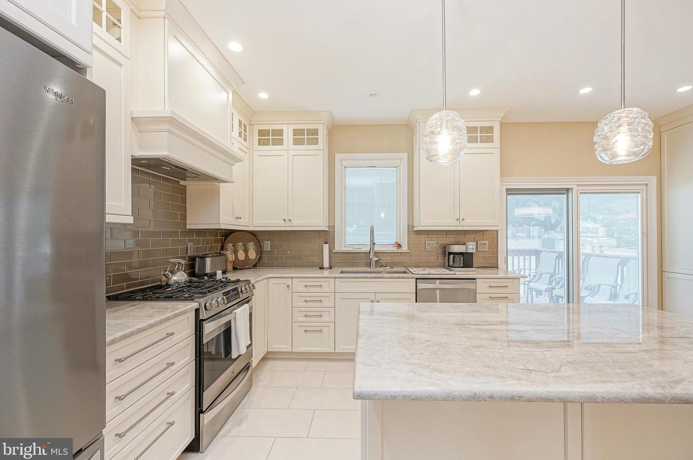 3513 Tuscany Dr, Philadelphia PA 19145-5742 exterior