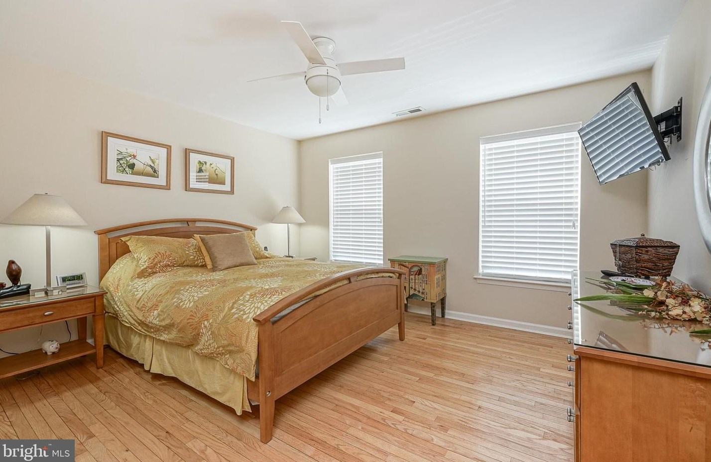 3513 Tuscany Dr, Philadelphia PA 19145-5742 exterior