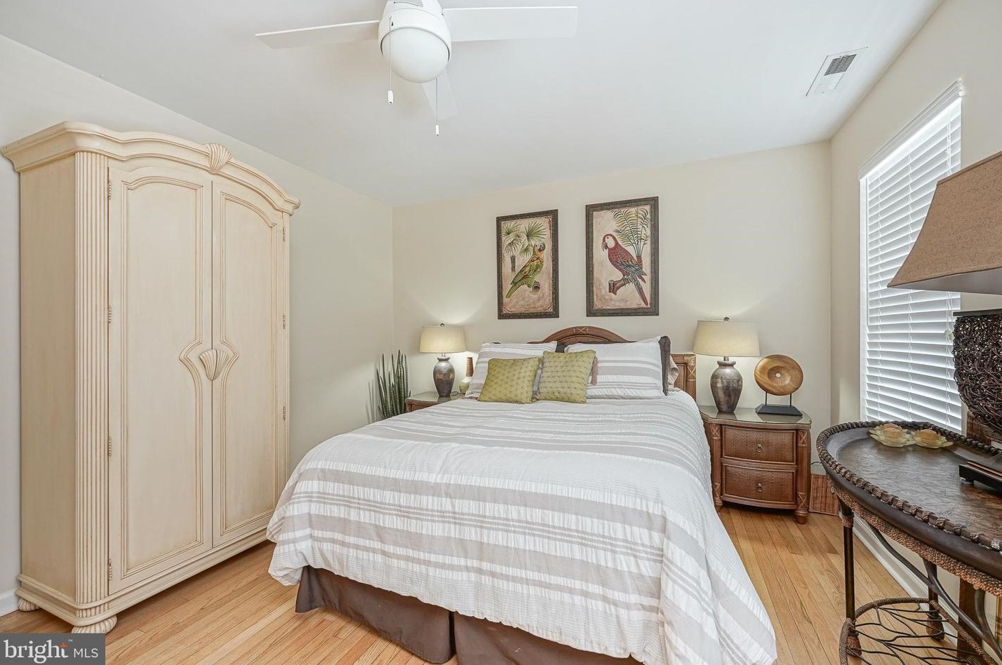 3513 Tuscany Dr, Philadelphia PA 19145-5742 exterior