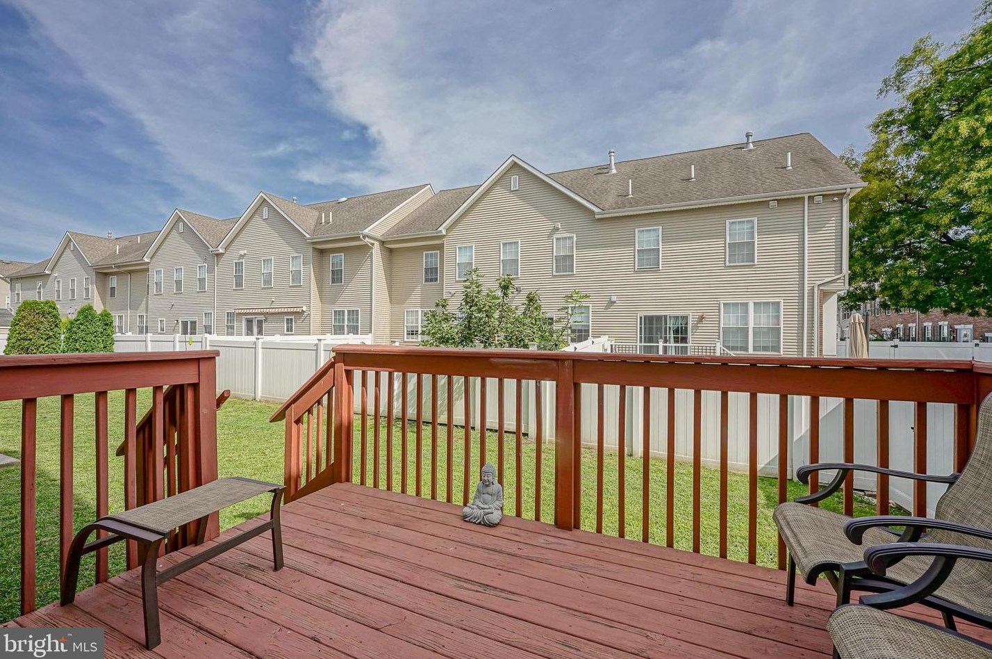 3513 Tuscany Dr, Philadelphia PA 19145-5742 exterior