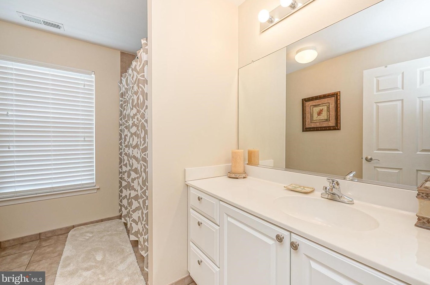 3513 Tuscany Dr, Philadelphia PA 19145-5742 exterior