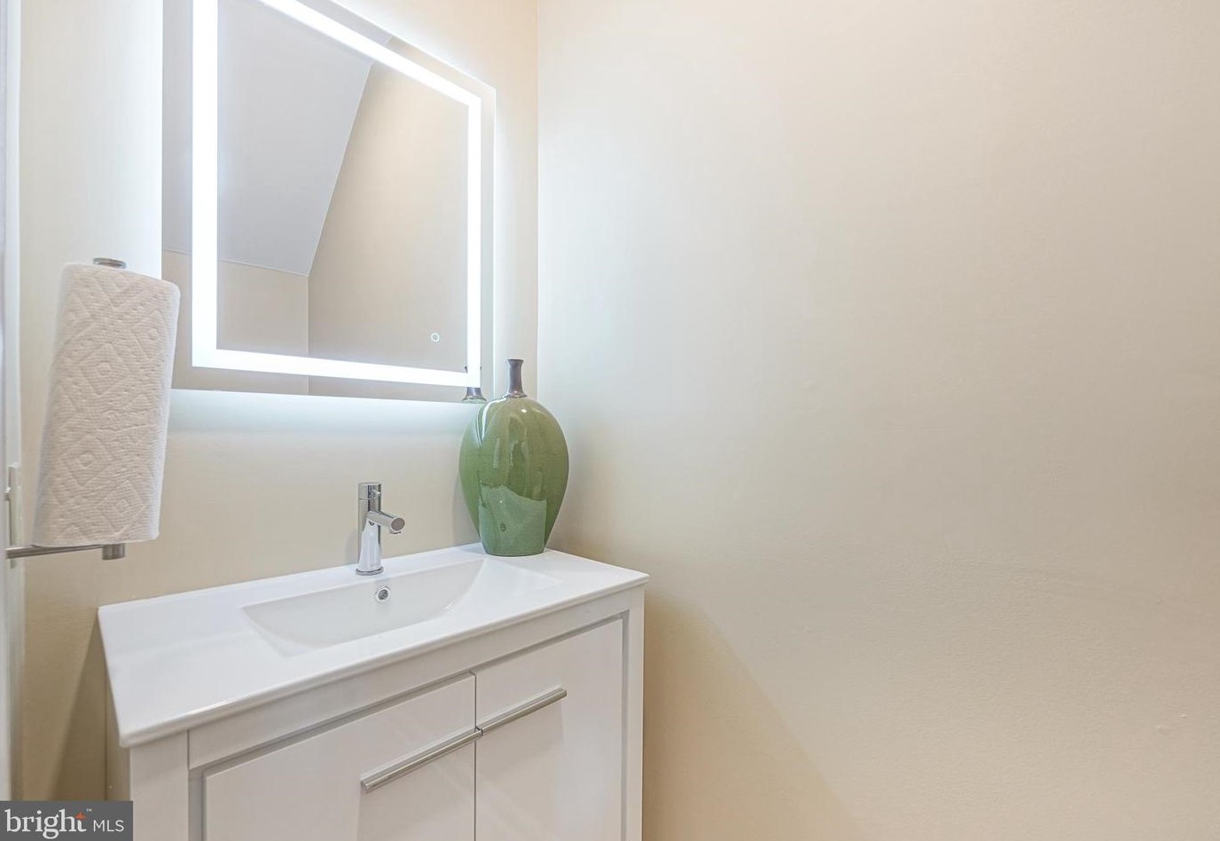 3513 Tuscany Dr, Philadelphia PA 19145-5742 exterior