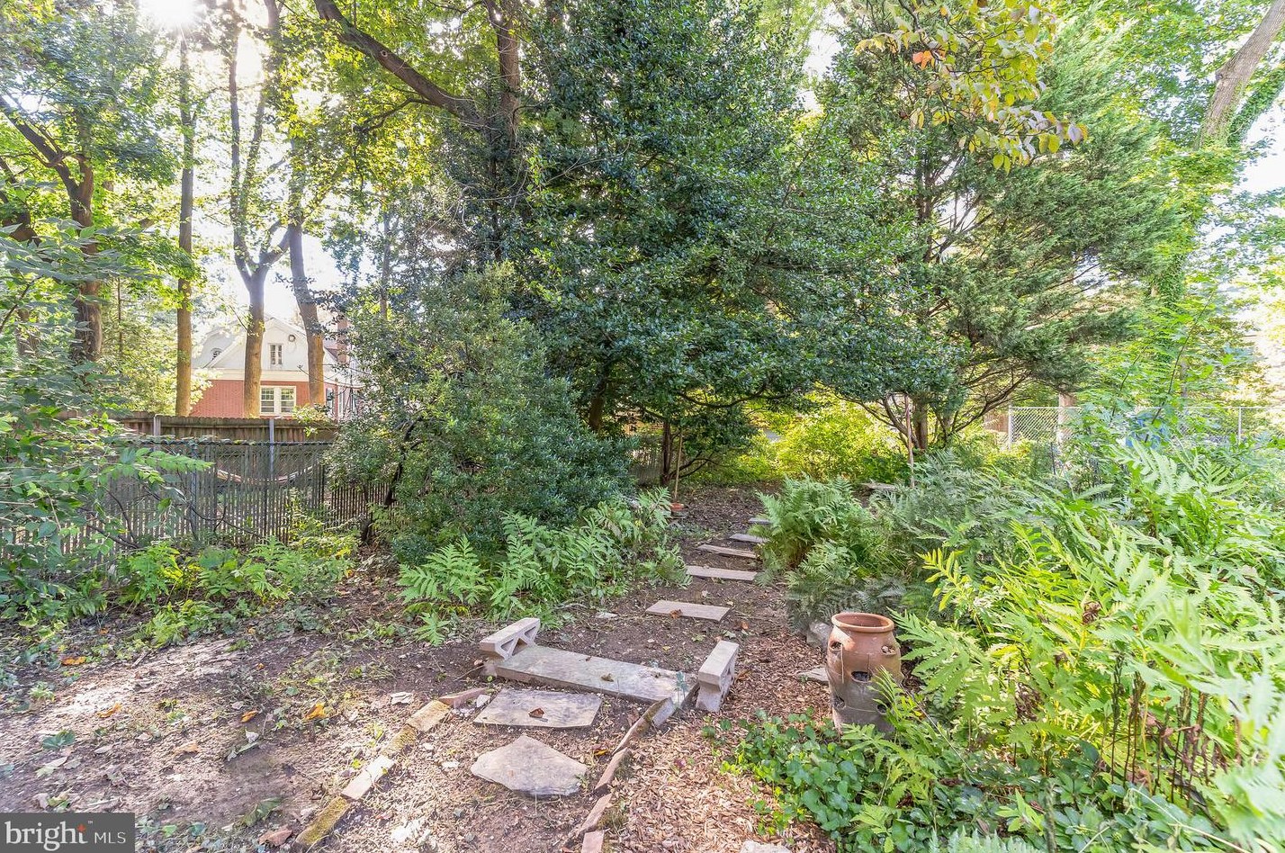 49 Westview St, Philadelphia PA  19119-2629 exterior