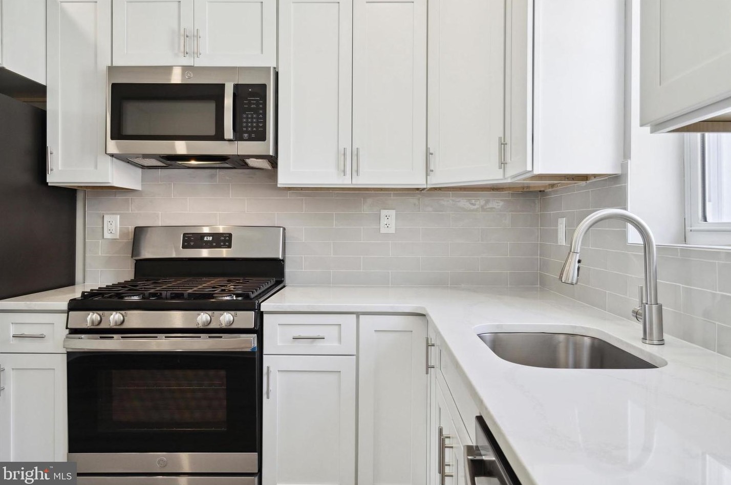 917 Sanger St, Philadelphia PA 19124-1106 exterior