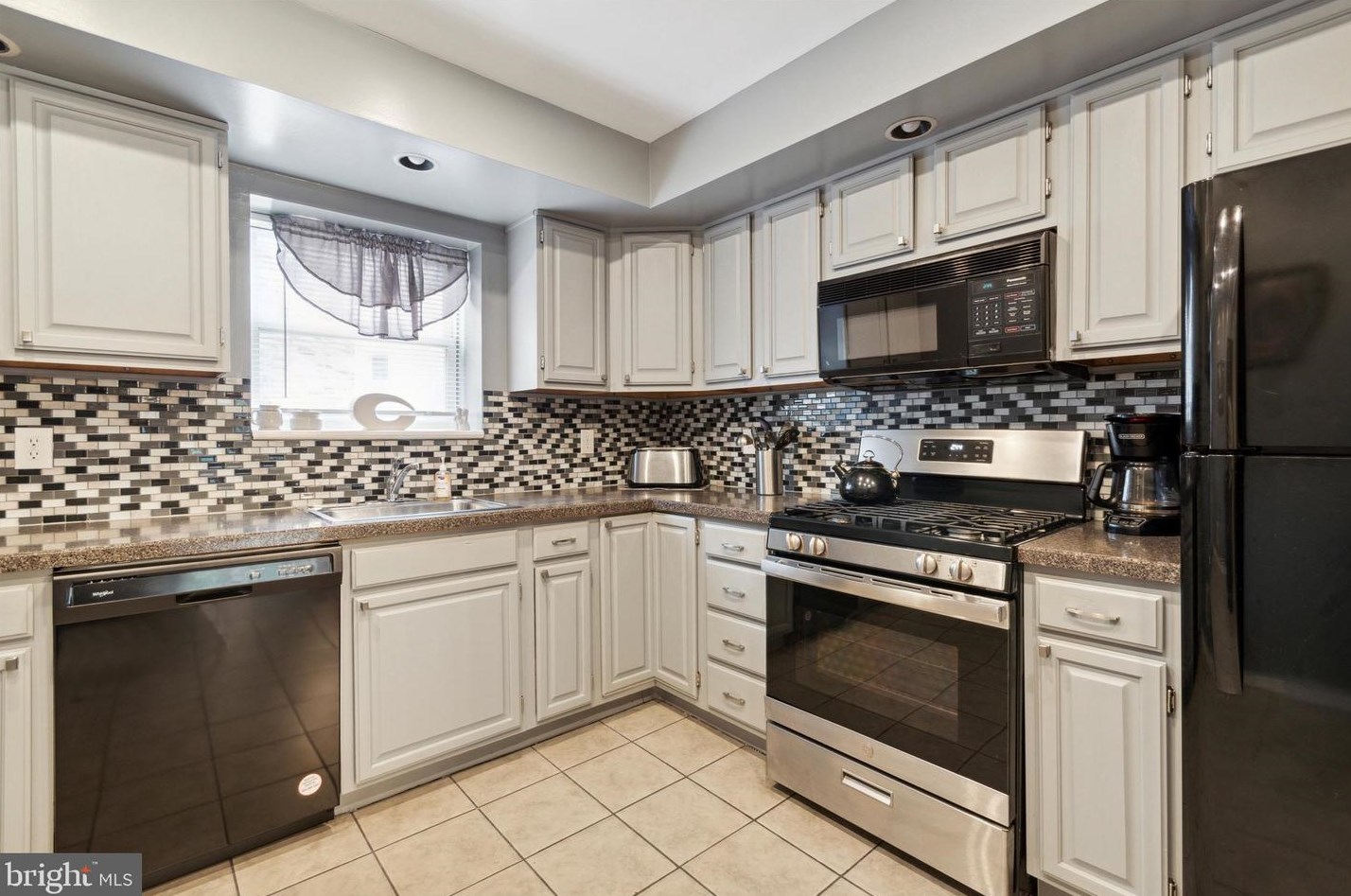 1743 Moyamensing Ave, Philadelphia PA  19148-1940 exterior