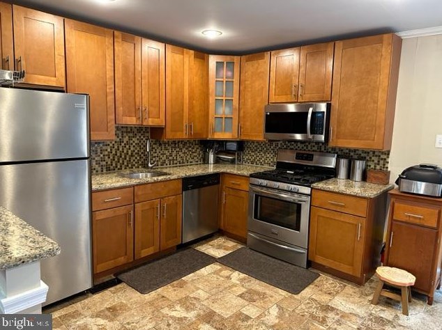 8026 Chelwynde Ave, Philadelphia PA 19153-1108 exterior