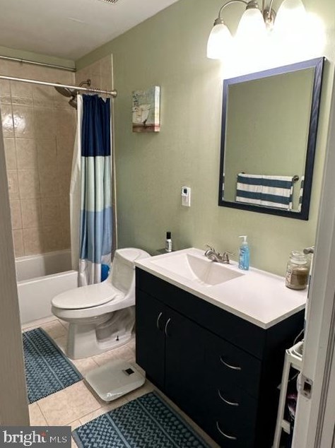 8026 Chelwynde Ave, Philadelphia PA 19153-1108 exterior