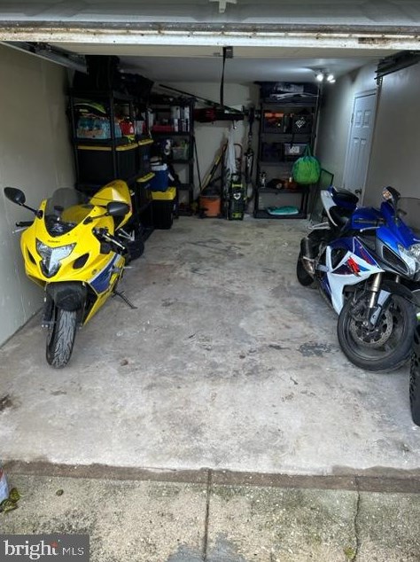 8026 Chelwynde Ave, Philadelphia PA 19153-1108 exterior