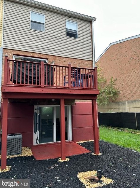 8026 Chelwynde Ave, Philadelphia PA 19153-1108 exterior