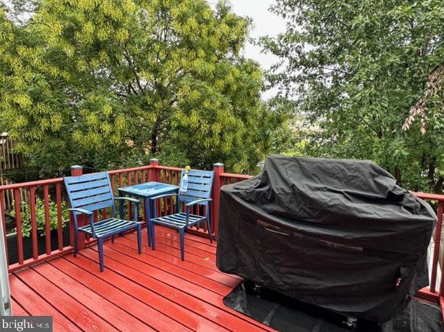 8026 Chelwynde Ave, Philadelphia PA 19153-1108 exterior