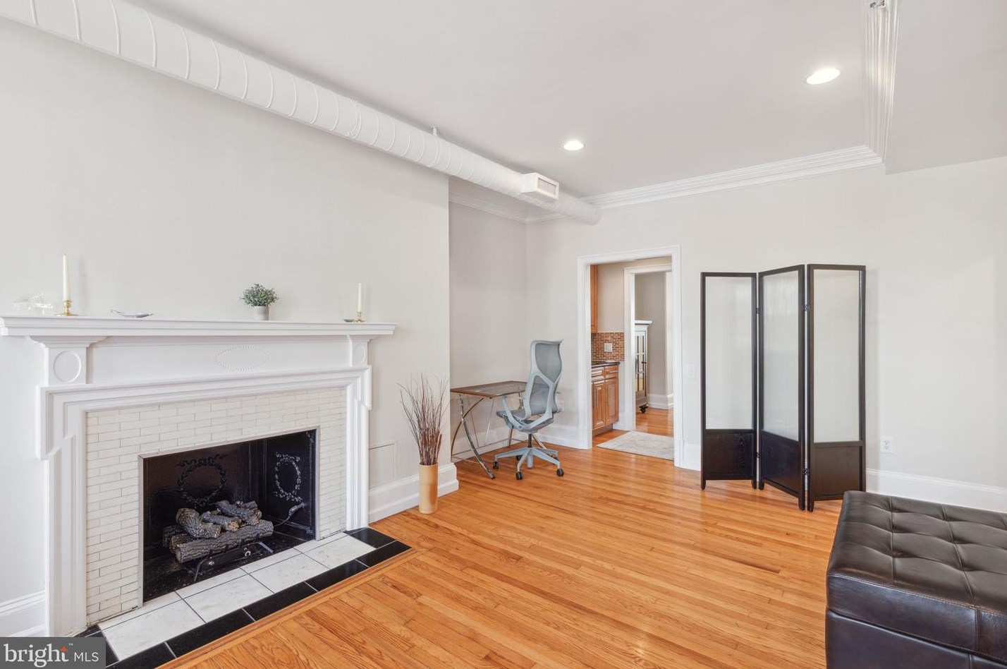 1112 Spruce St, Philadelphia PA  19107-6008 exterior