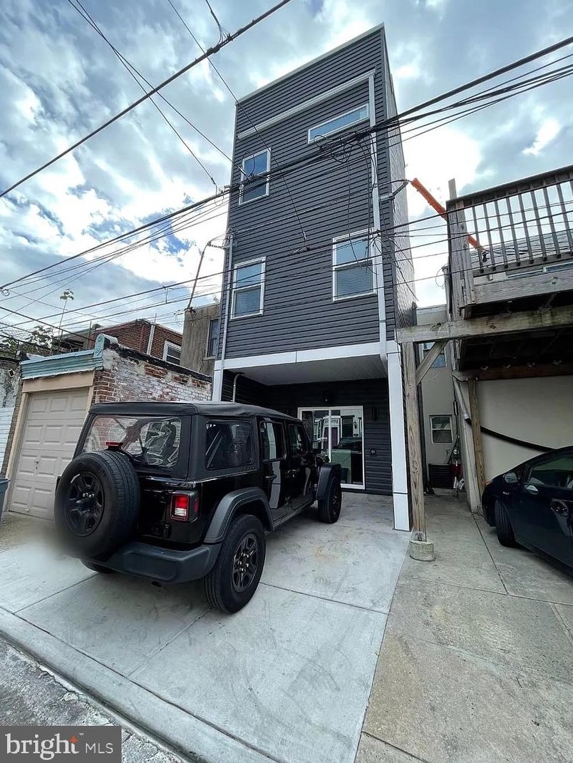 2943 Cambridge St, Philadelphia PA  19130-1115 exterior