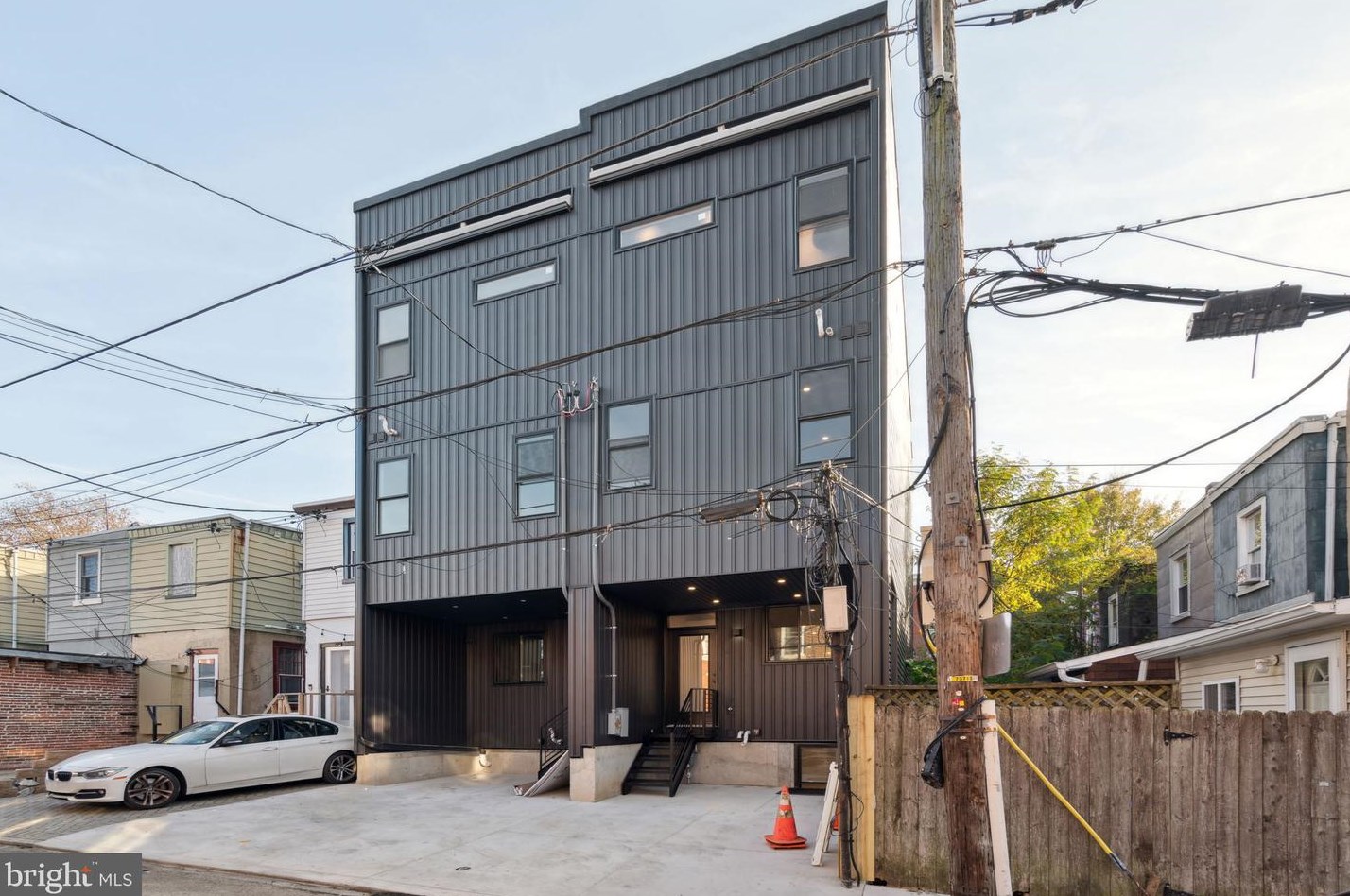 2945 Cambridge St, Philadelphia PA  19130-1115 exterior