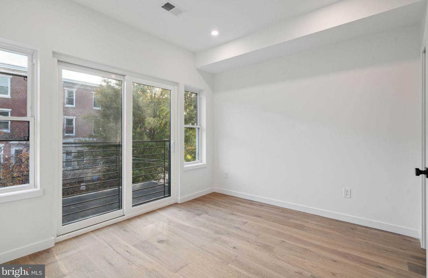 2945 Cambridge St, Philadelphia PA  19130-1115 exterior