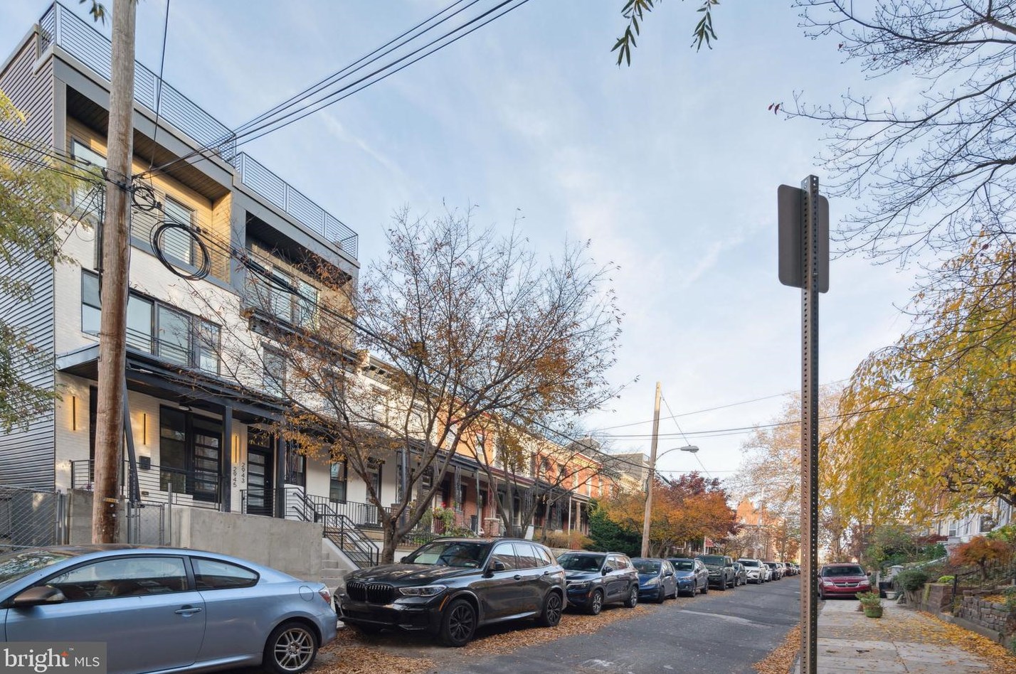 2945 Cambridge St, Philadelphia PA  19130-1115 exterior
