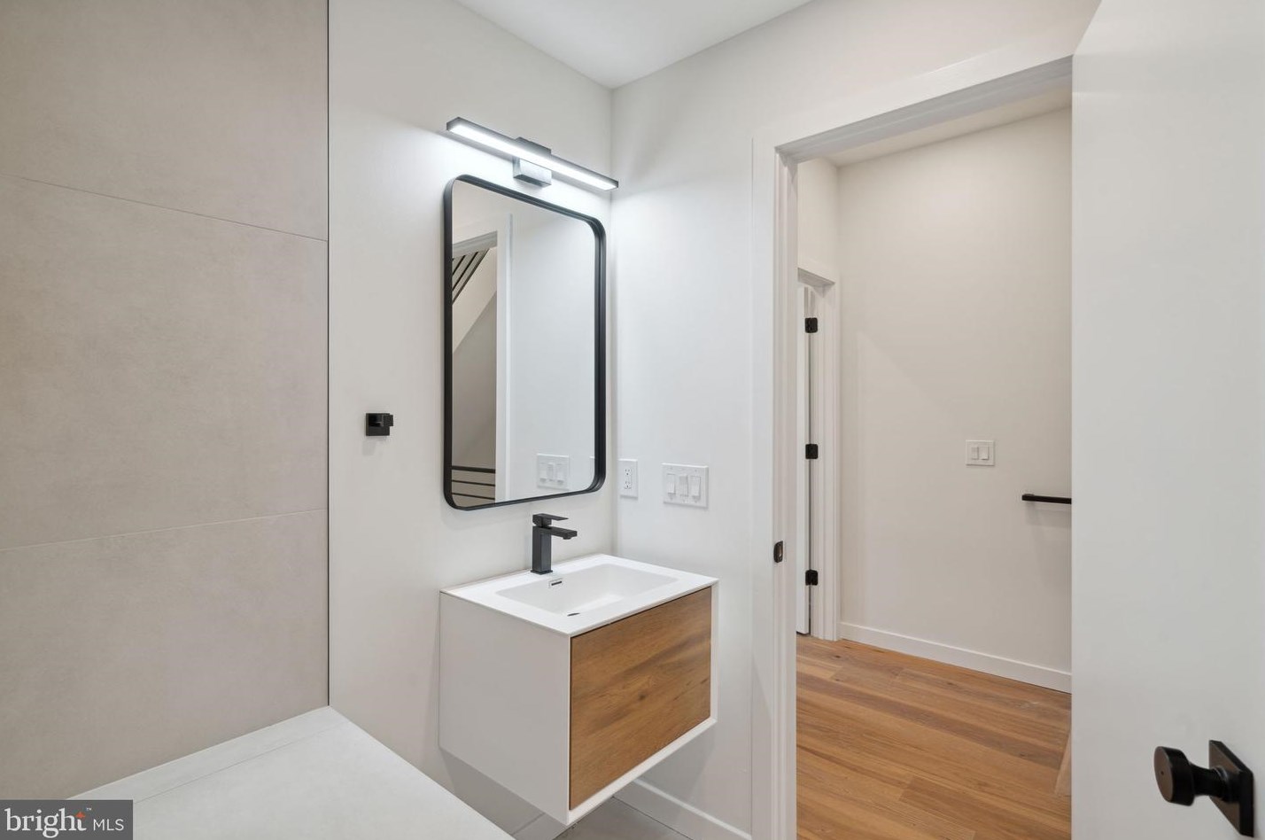 2945 Cambridge St, Philadelphia PA  19130-1115 exterior