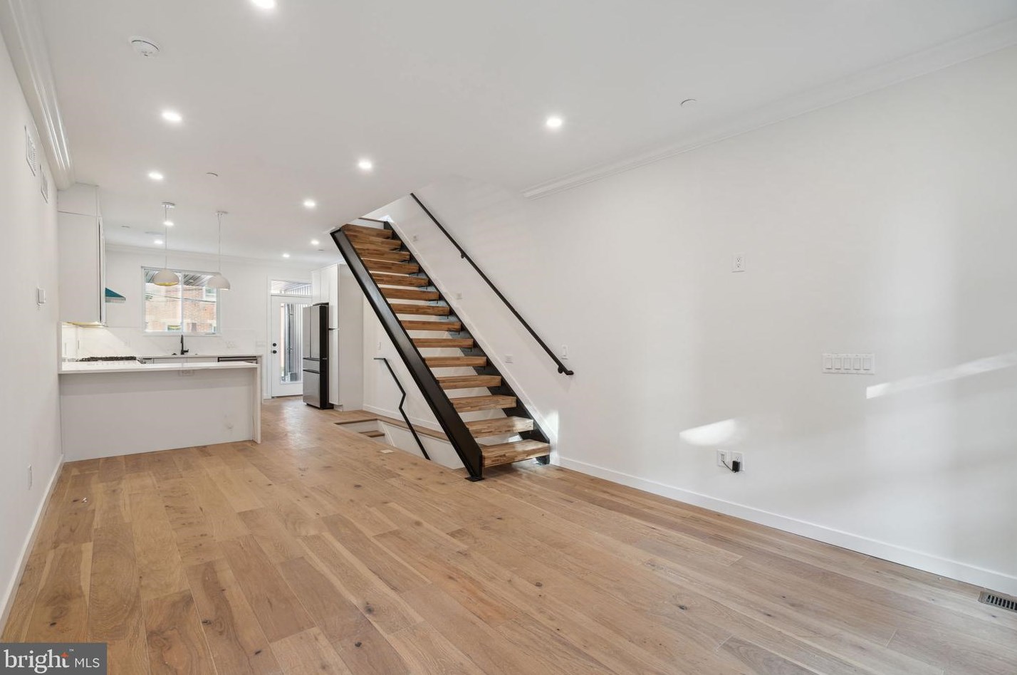 2945 Cambridge St, Philadelphia PA  19130-1115 exterior