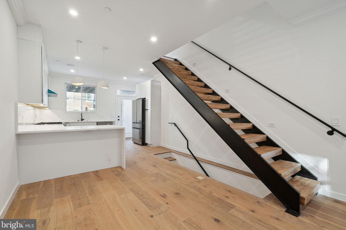 2945 Cambridge St, Philadelphia PA  19130-1115 exterior