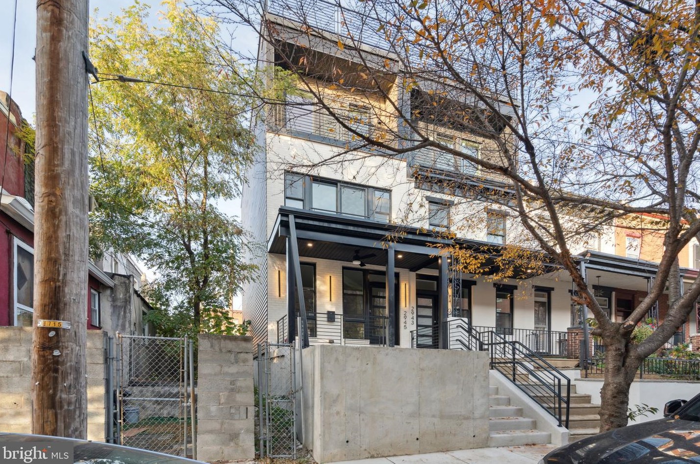 2945 Cambridge St, Philadelphia PA  19130-1115 exterior