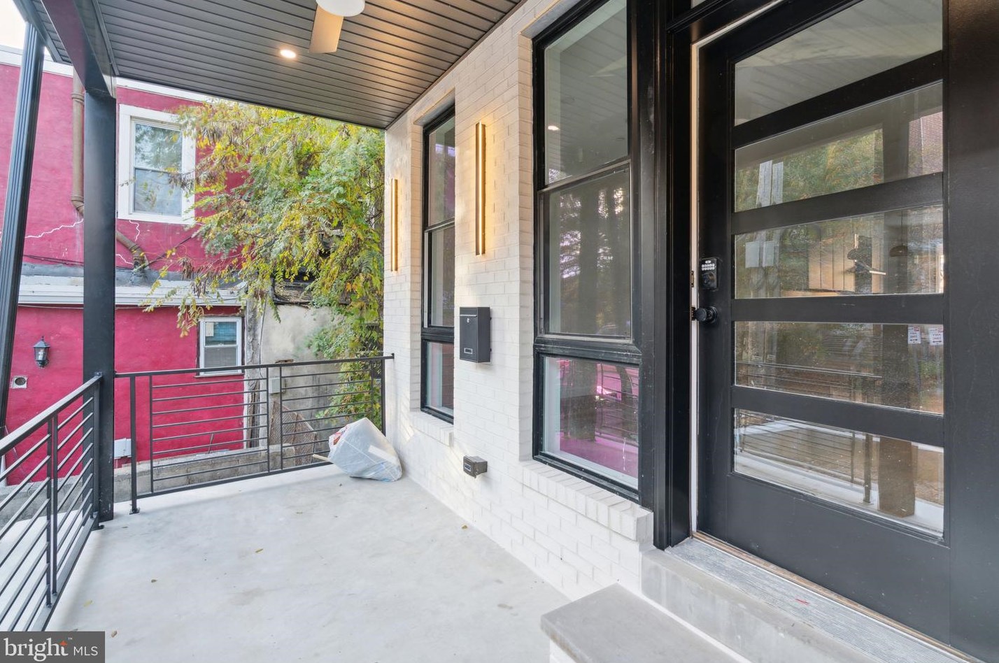 2945 Cambridge St, Philadelphia PA  19130-1115 exterior