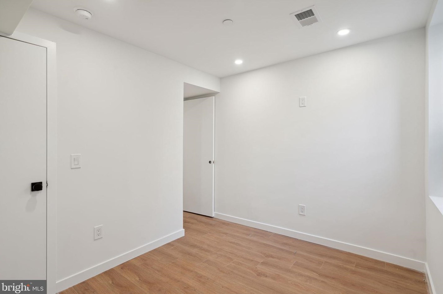 2945 Cambridge St, Philadelphia PA  19130-1115 exterior