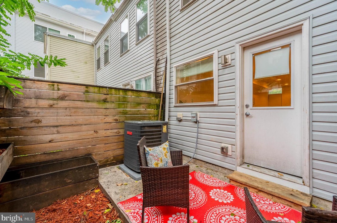 2143 Harold St, Philadelphia PA  19125-1413 exterior