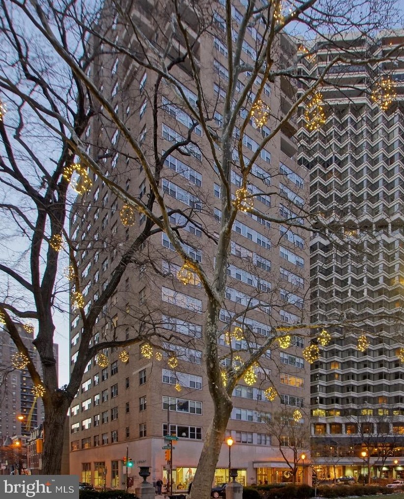 220 Rittenhouse Sq, Philadelphia PA 19103-5709 exterior