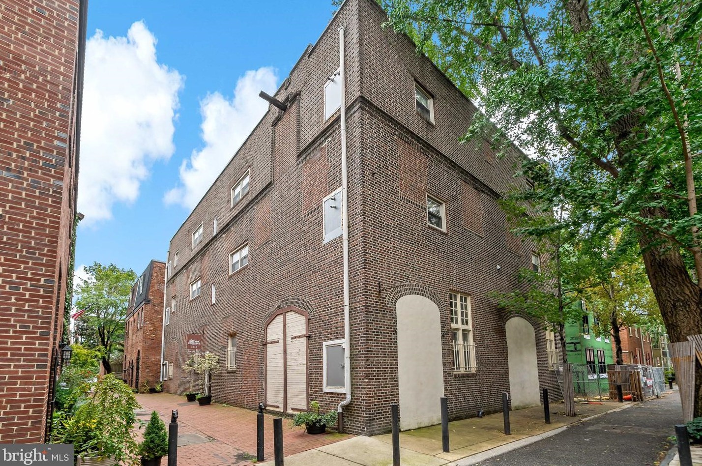 1214 Waverly Walk, Philadelphia PA  19147-1100 exterior