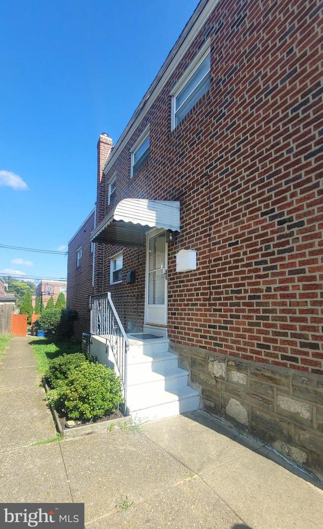 2141 Hoffnagle St, Philadelphia PA  19152-2408 exterior