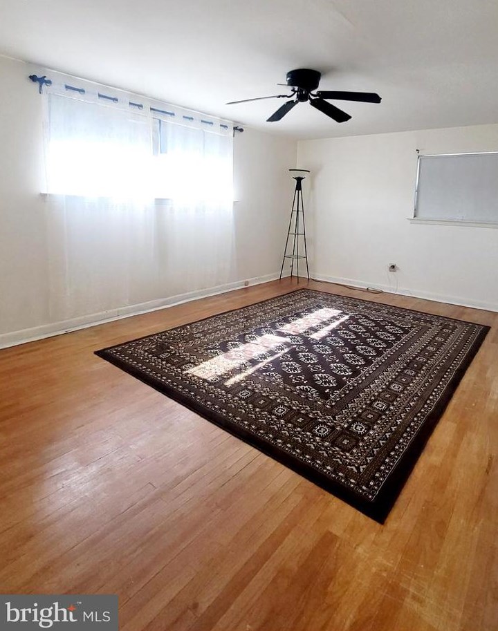 2141 Hoffnagle St, Philadelphia PA  19152-2408 exterior