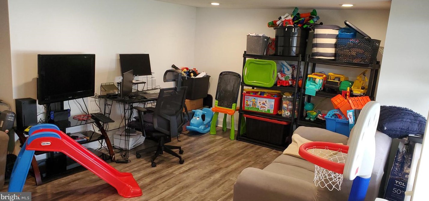 3645 Newberry Rd, Philadelphia PA 19154-1611 exterior