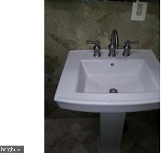 2030 Rowan St, Philadelphia PA 19140-1810 exterior