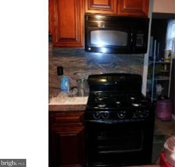 2030 Rowan St, Philadelphia PA 19140-1810 exterior