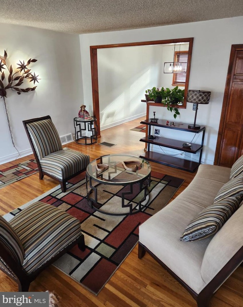 1142 Elbridge St, Philadelphia PA  19111-5520 exterior
