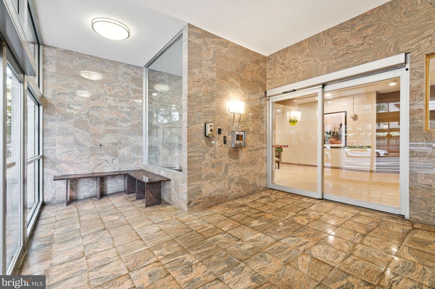 1900 John F Kennedy Blvd, Philadelphia PA  19103-1126 exterior