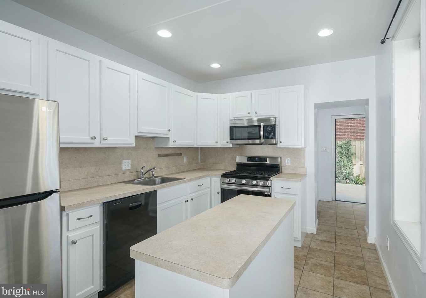 2918 Master St, Philadelphia PA  19121-3649 exterior