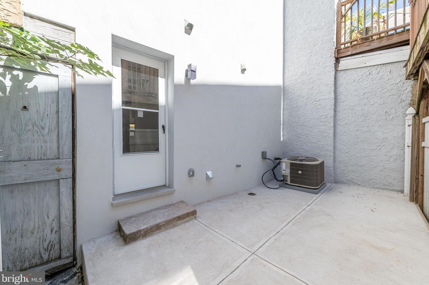 106 Ellsworth St, Philadelphia PA  19147-5408 exterior