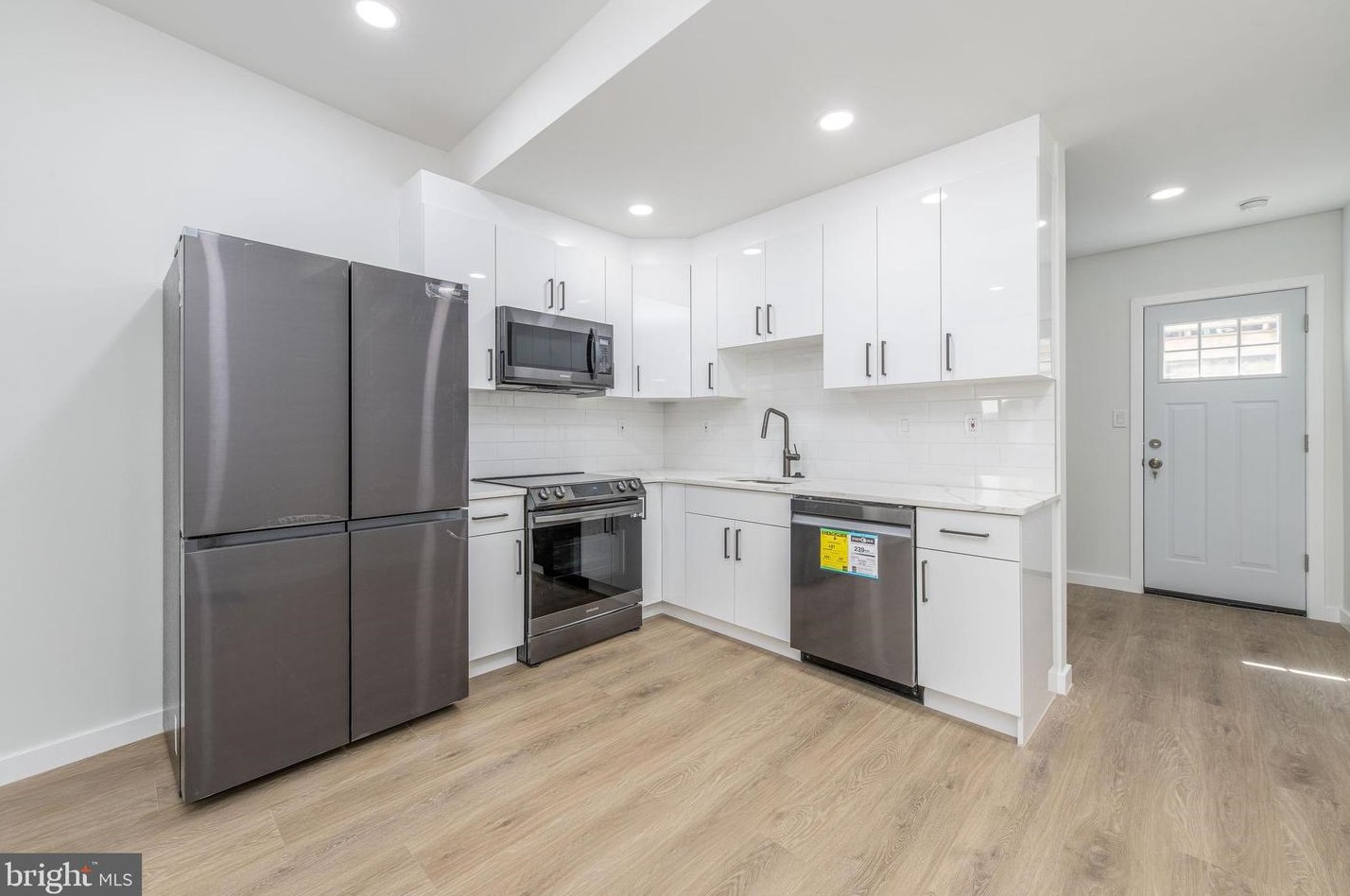 106 Ellsworth St, Philadelphia PA  19147-5408 exterior
