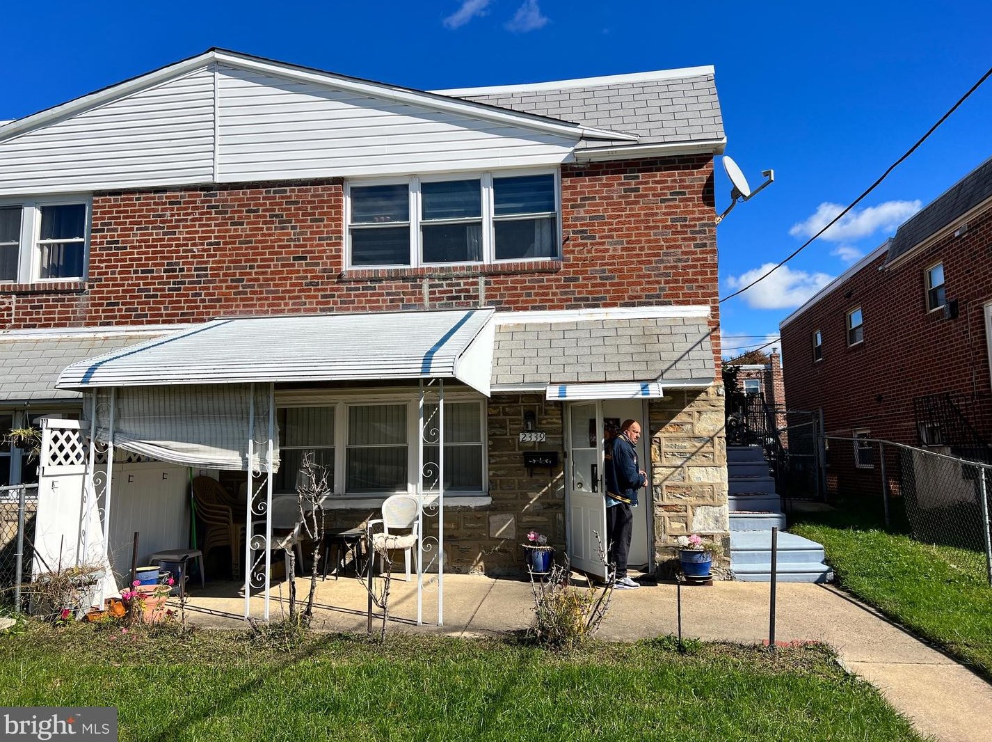 2339 Hoffnagle St, Philadelphia PA  19152-2513 exterior