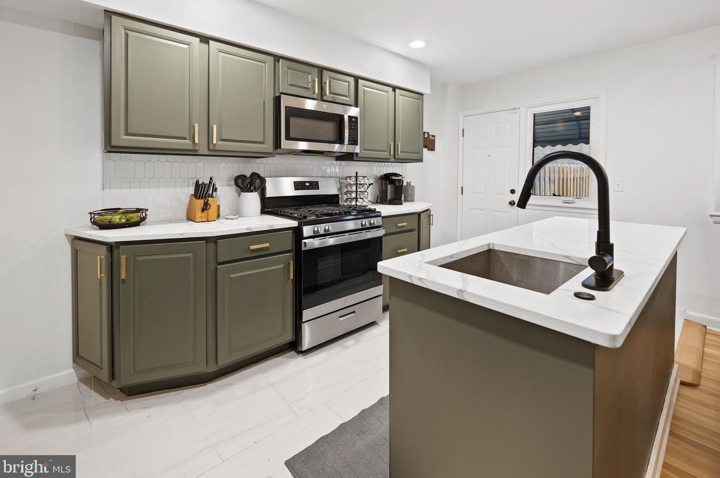 5967 Jannette St, Philadelphia PA  19128-1616 exterior