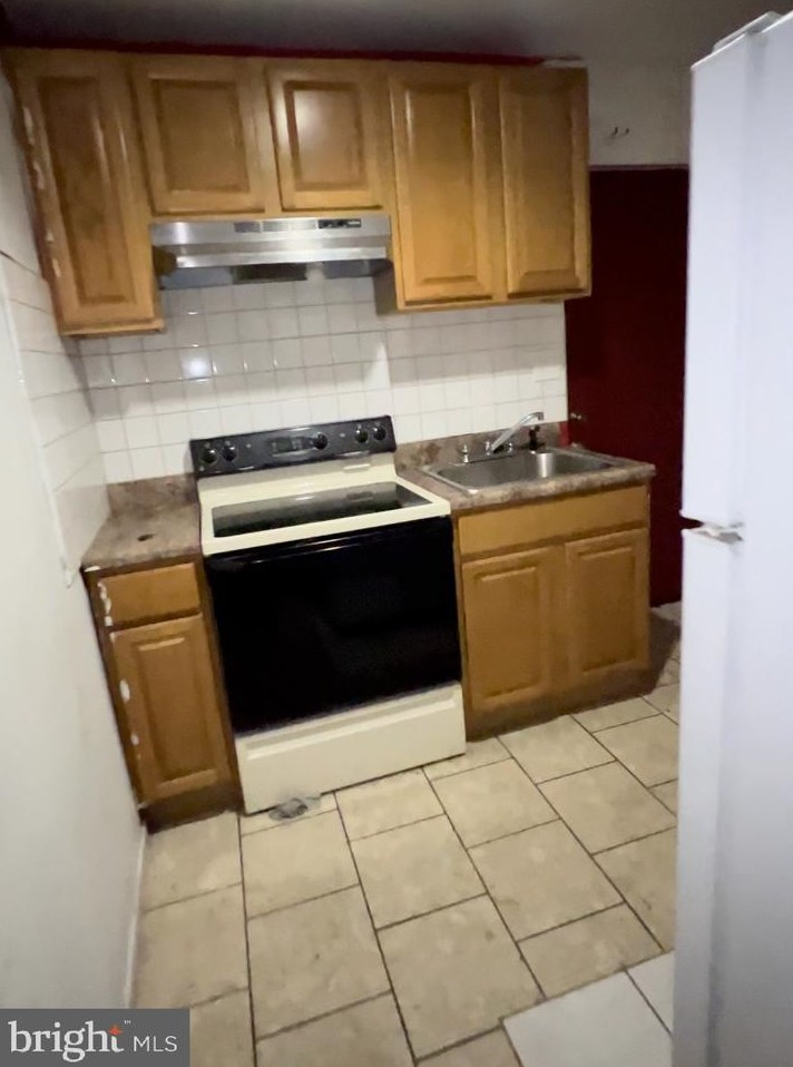 3328 5 St, Philadelphia PA 19140-5636 exterior