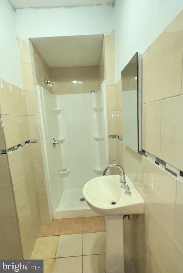 3328 5 St, Philadelphia PA 19140-5636 exterior