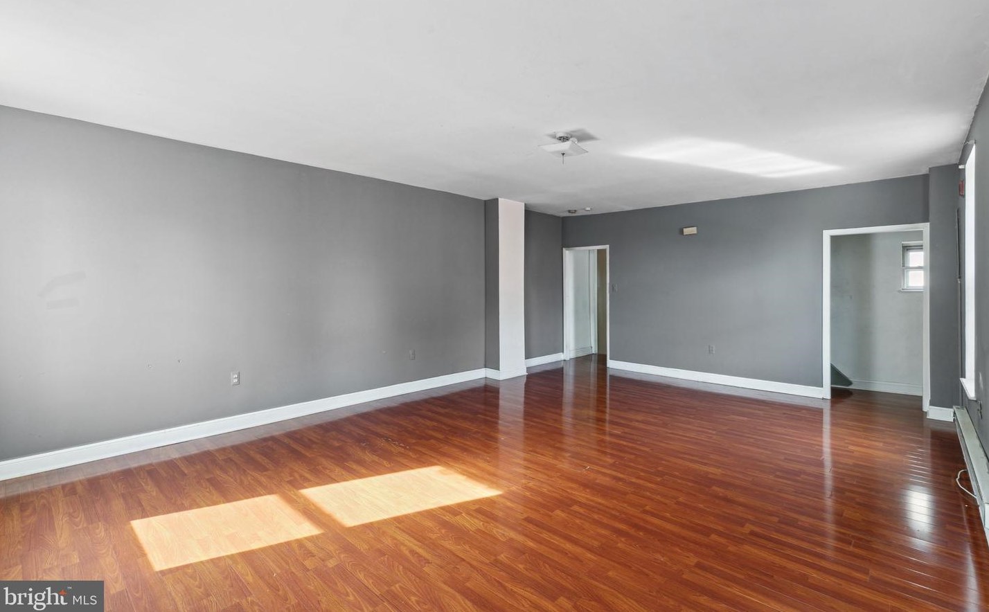 301 York St, Philadelphia PA  19133-3036 exterior