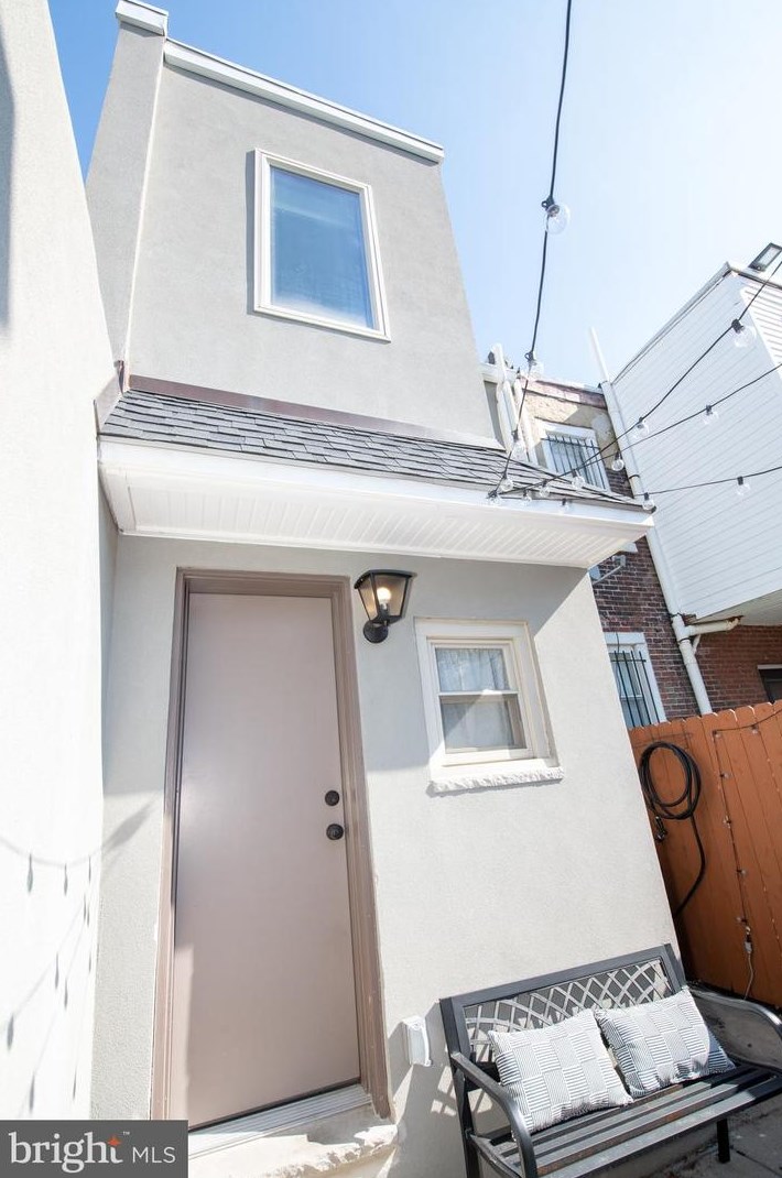 2216 Boston St, Philadelphia PA 19125-2102 exterior