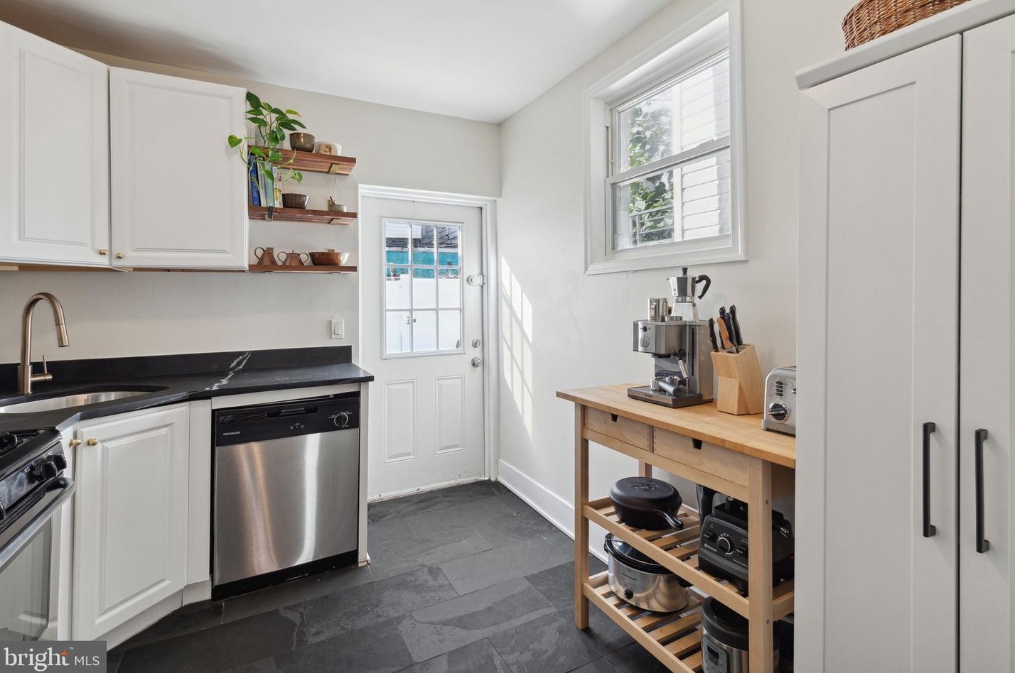 2106 Cross St, Philadelphia PA  19146-4549 exterior