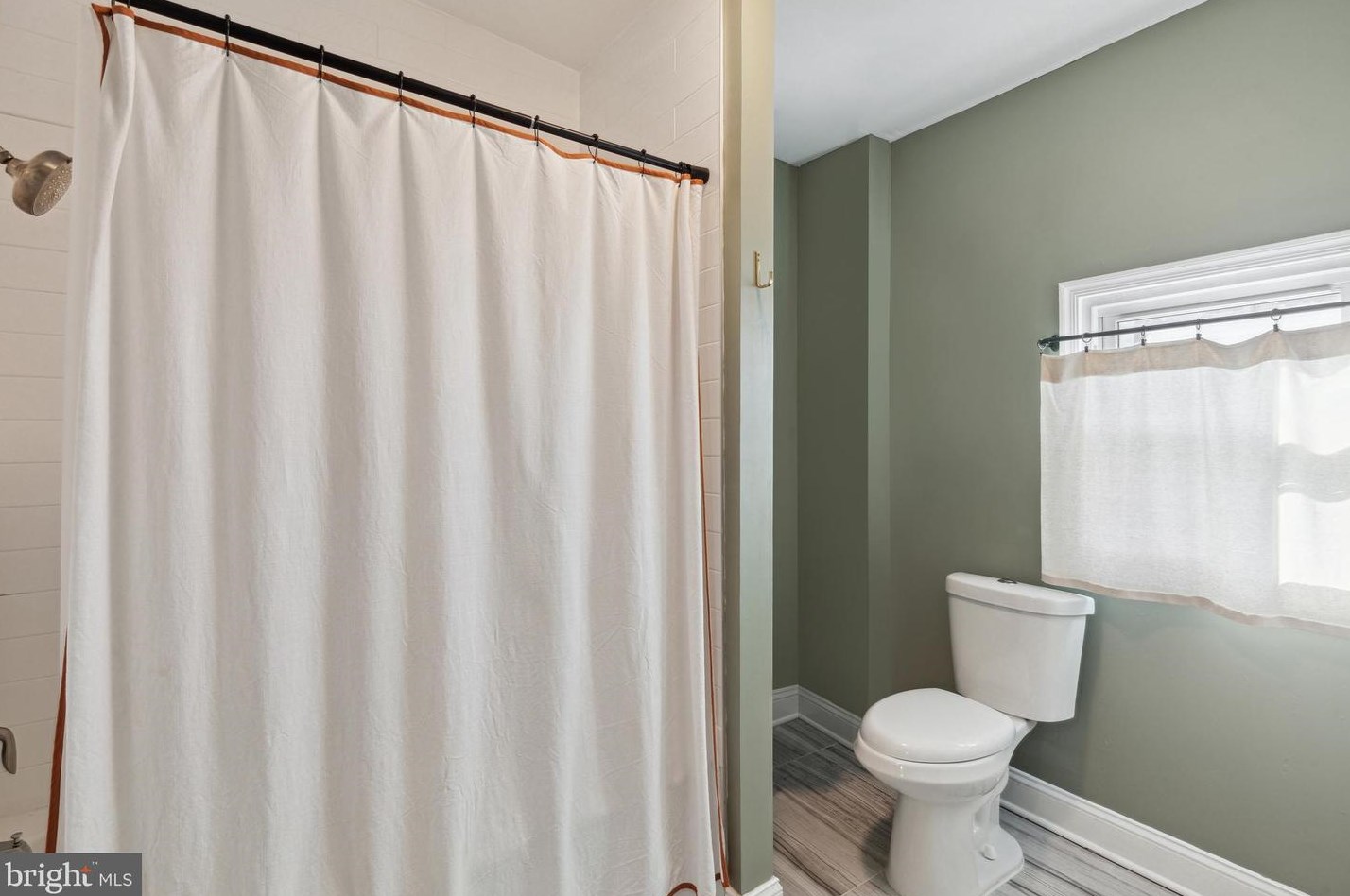 2106 Cross St, Philadelphia PA  19146-4549 exterior