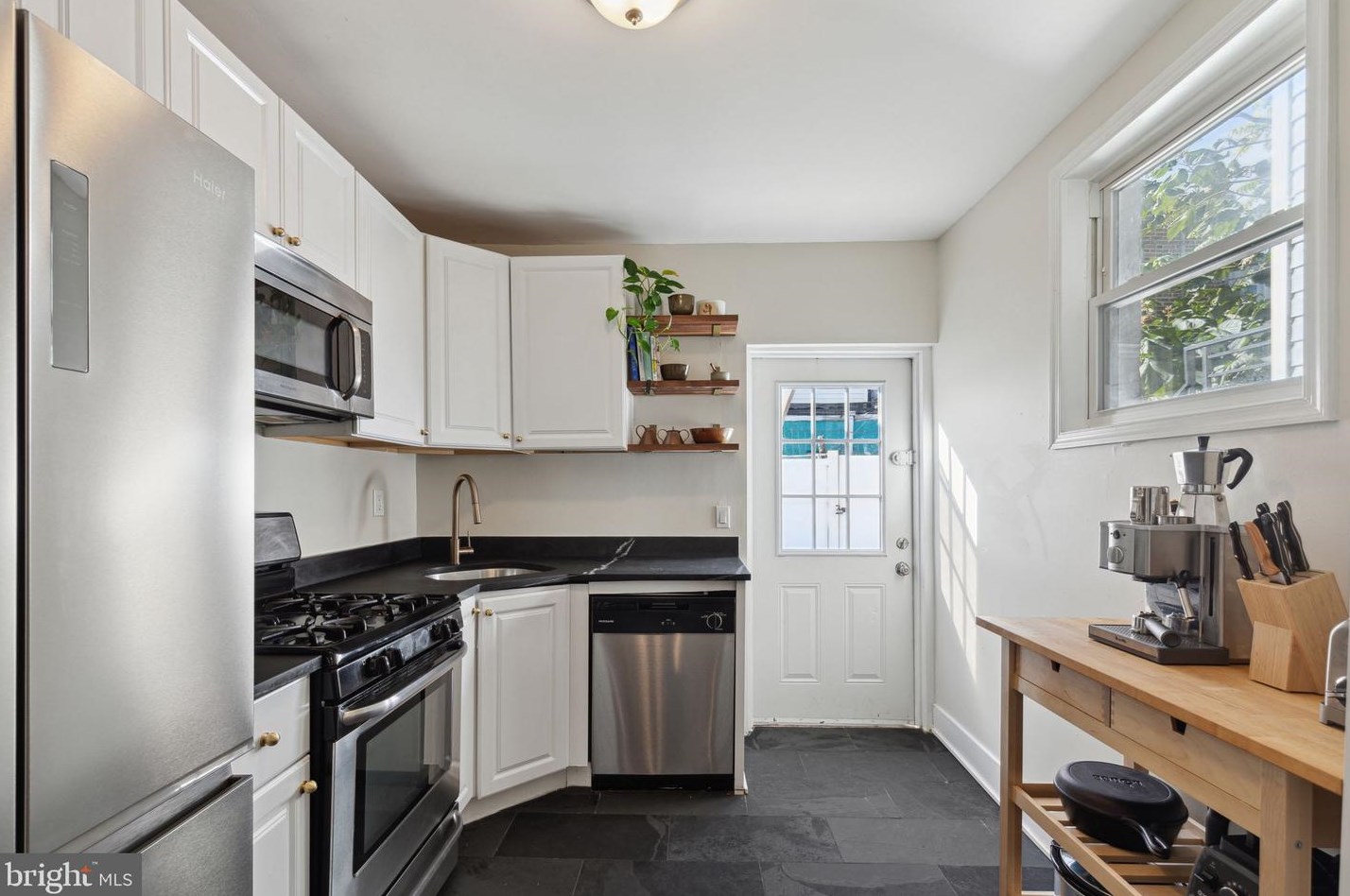2106 Cross St, Philadelphia PA  19146-4549 exterior