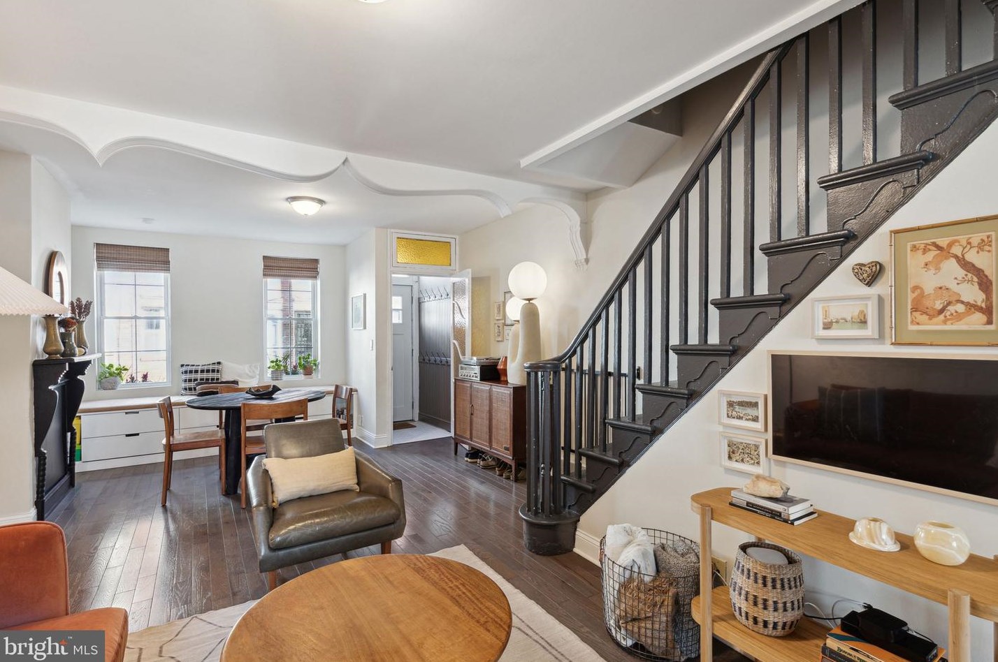2106 Cross St, Philadelphia PA  19146-4549 exterior