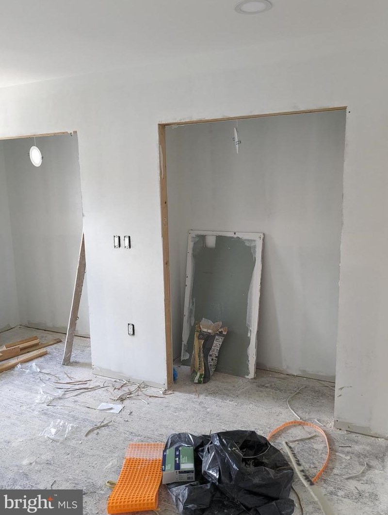 7122 Greenway Ave, Philadelphia PA  19142-1030 exterior