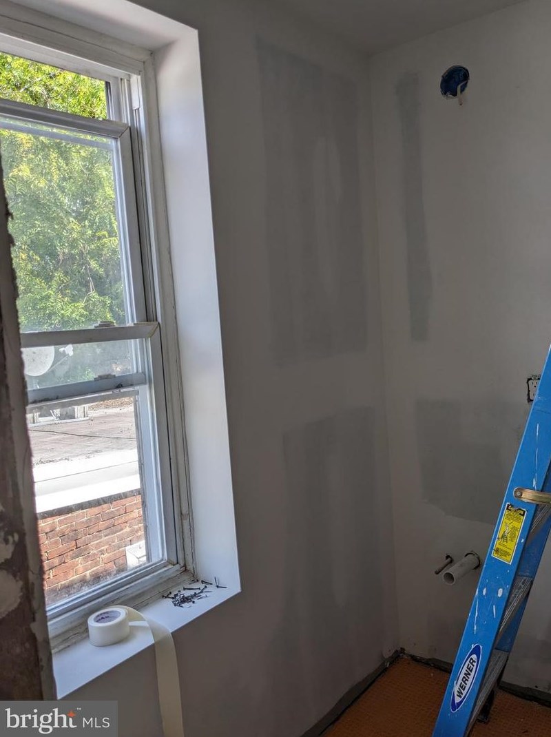 7122 Greenway Ave, Philadelphia PA  19142-1030 exterior